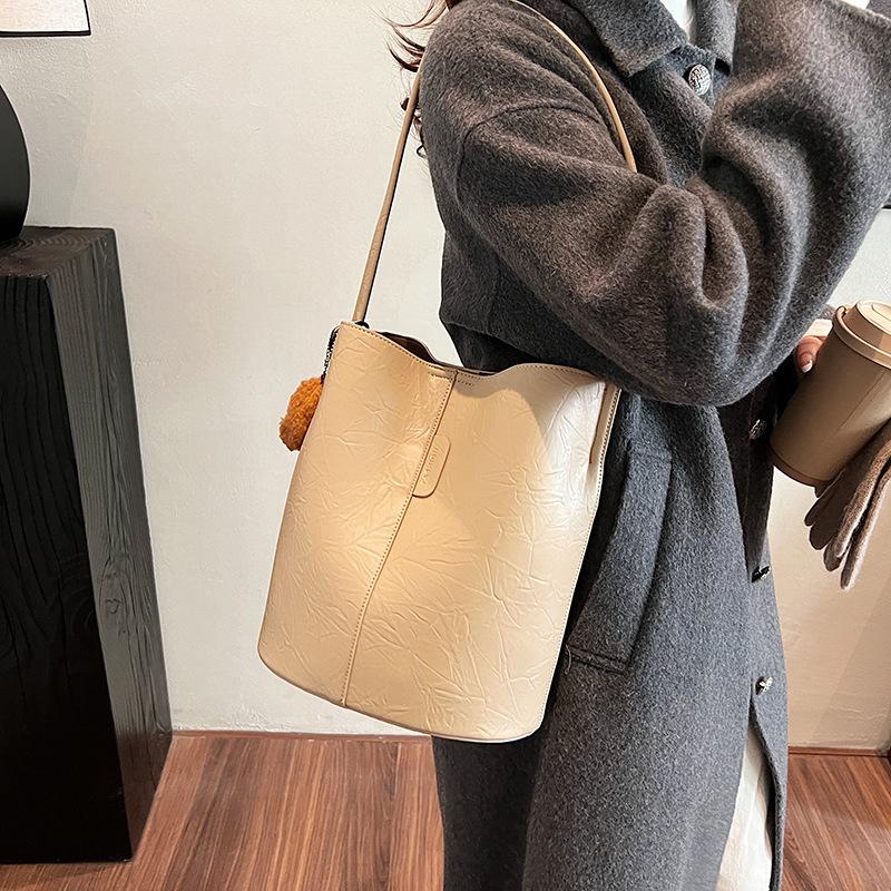 Bag Women's 2025 New Fashion Women's Bag Simple Large-capacity Bucket Bag Korean Version Dongdaemun Shoulder Messenger Bag