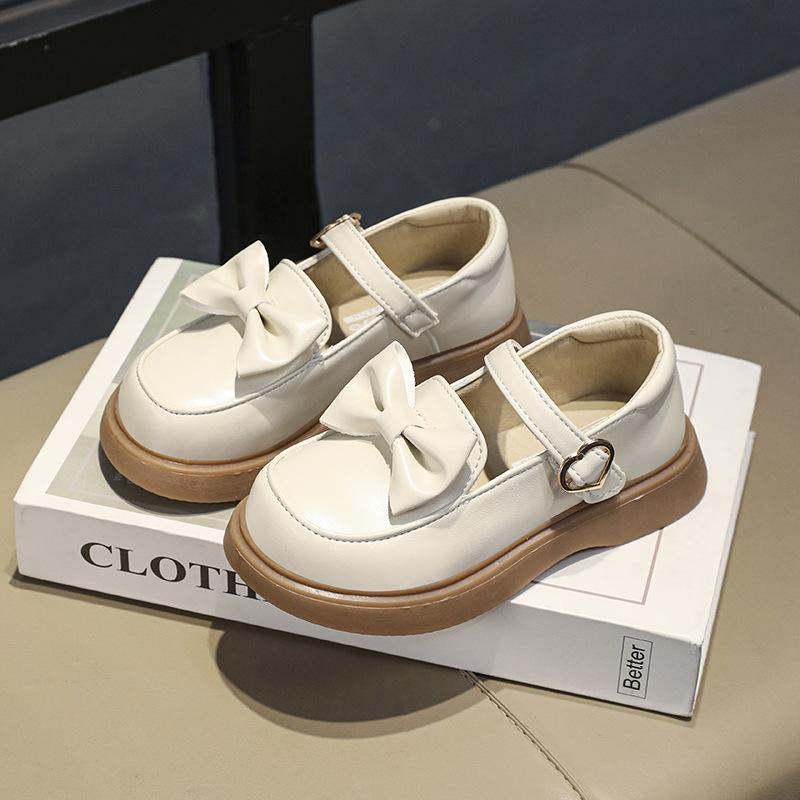 

Girls leather shoes new classic popular little girl soft-soled princess shoes black middle-aged and older children s loafers foreign trade 23-25 yards whole box shot 30 pairs бежевый