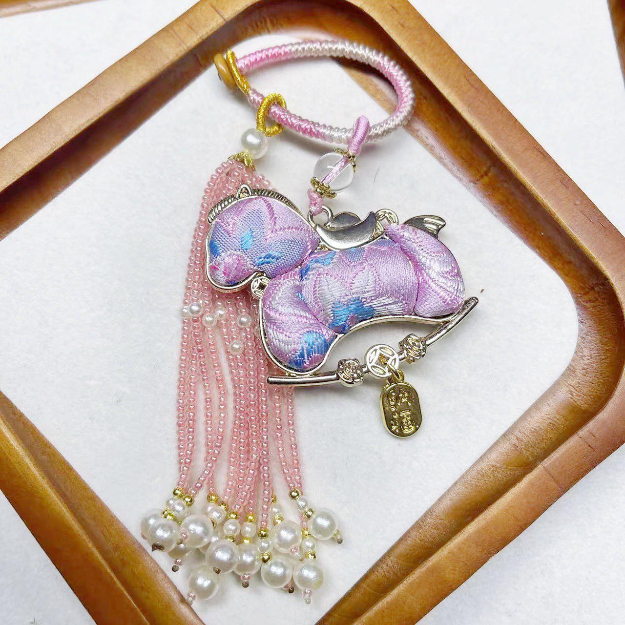 Zodiac Horse Tassel Keychain Pendant - Handmade Brocade Charm in Ancient Style. розовый