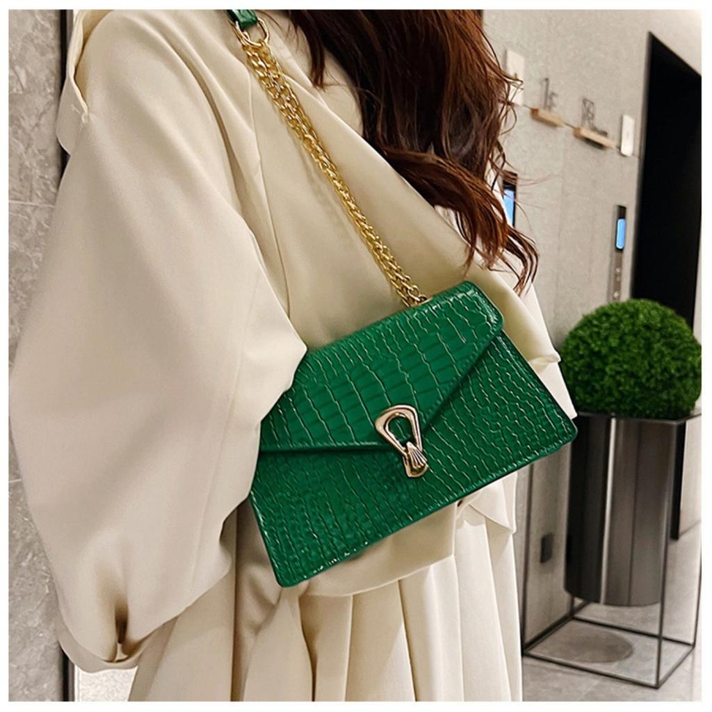 Ladies' Fashionable Rose Red Snake Patterned Crossbody Bag, Luxury Handbag, Lined with Chain Handbag