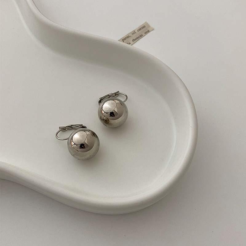 

Autumn and Winter Niche Trendy Round Earrings срібний
