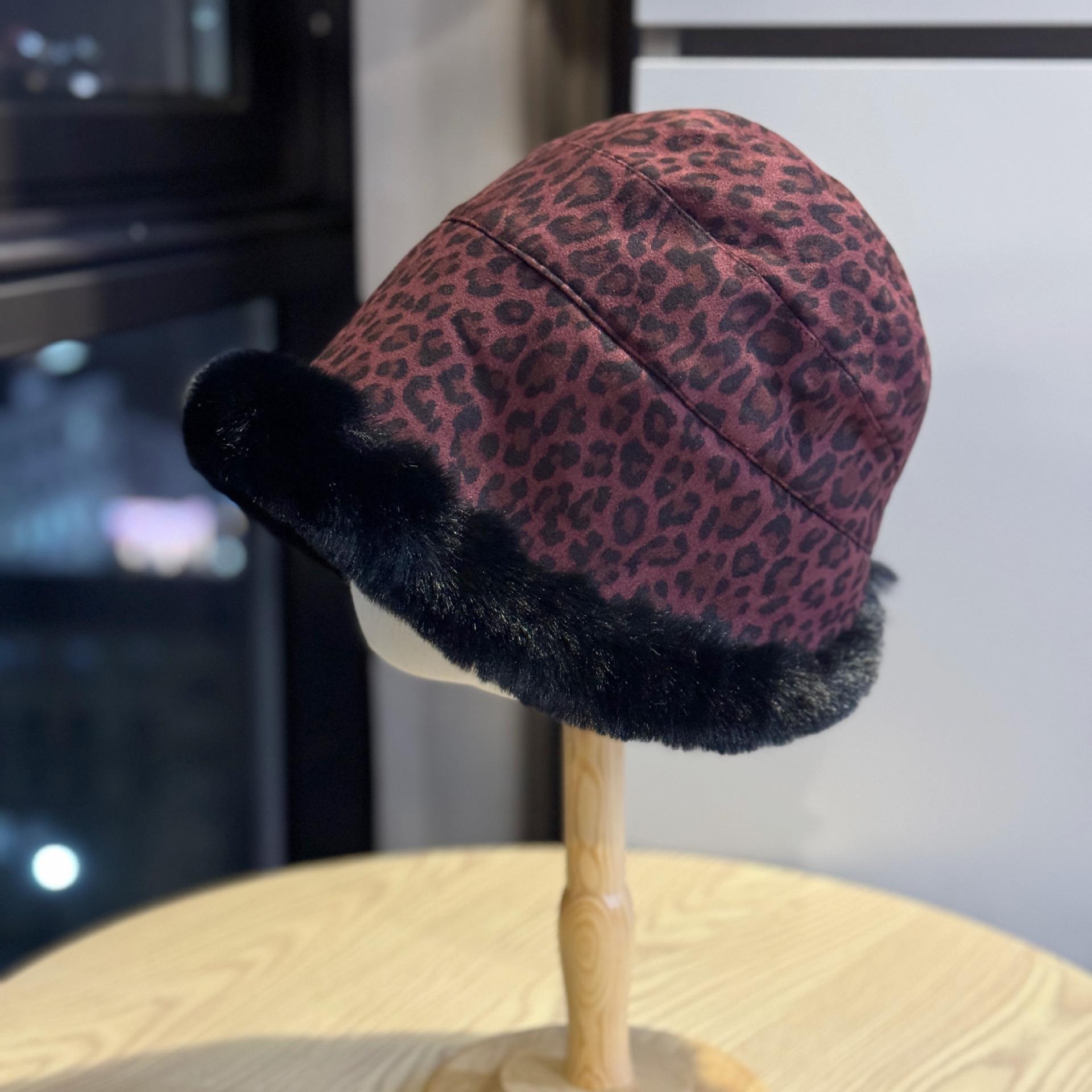 

New Korean-style leopard print plush hat for women, winter thickened and fleece-lined, warm and ear-protecting, fashionable and versatile, makes the Adult54-60Average Size вина червоного кольору