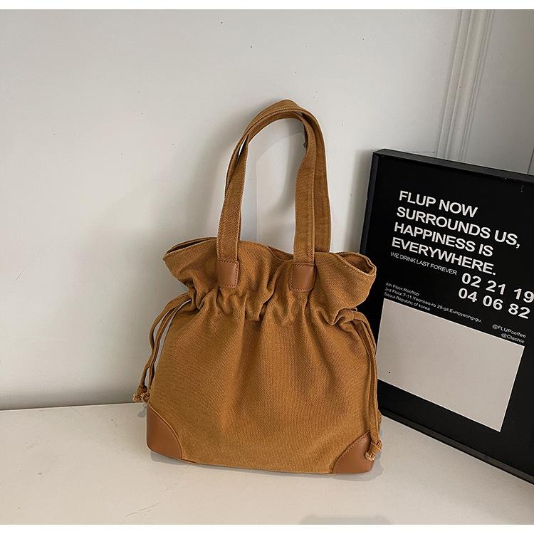 

Корейская версия студенческой сумки-тоут для досуга 2025 лето новая повседневная наплечная сумка большой вместимости для поездок на работу коричневый