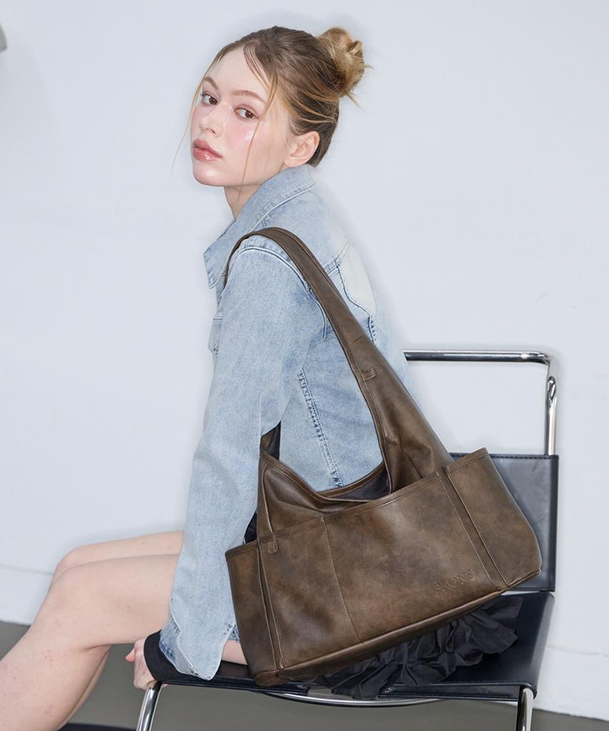 Paons Side Pocket Shoulder Bag Brown