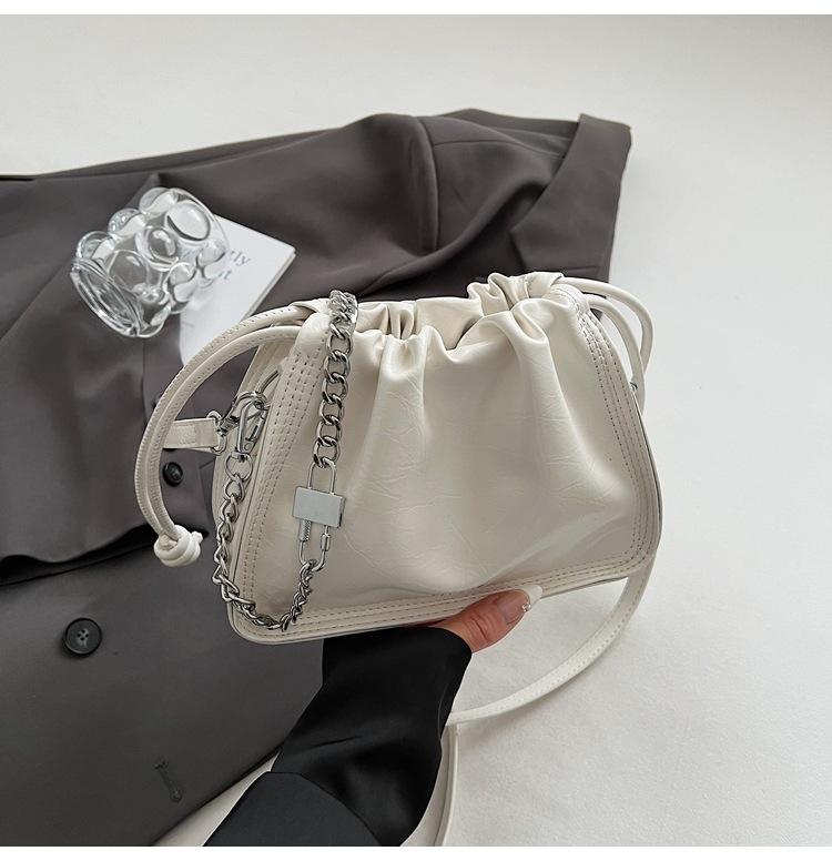 

This year s popular small square bag 2025 new fashion women s bag, foreign versatile commuter handbag feeling shoulder messenger bag