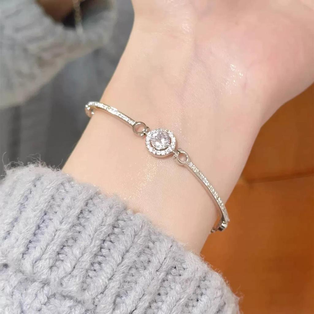 Little Red Book Star Point Diamond Bracelet: Elegant, Chic, and Versatile Accessory for Women
