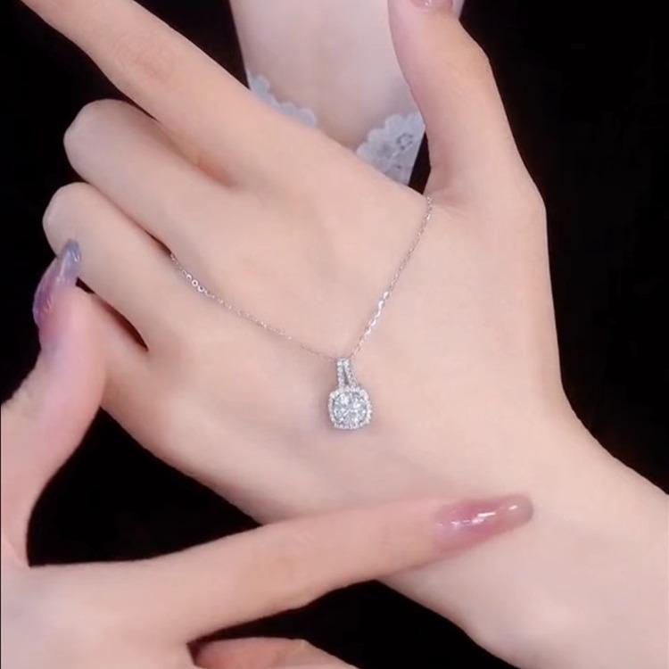Colier Cub de Zahăr Pătrat 2024: Stil Simplu Dulce, Pandantiv Super Strălucitor, Lanț Claviculă de Calitate Superioară pentru Femei