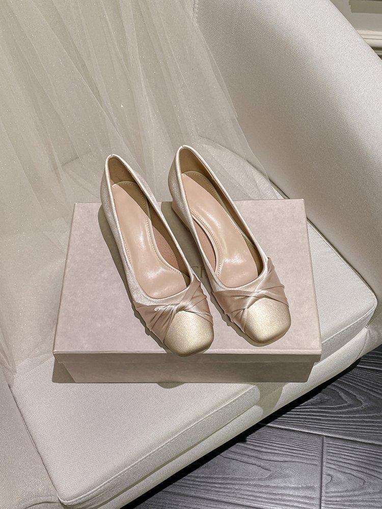 

Туфли на высоком толстом каблуке не утомляют при ходьбе, атласные туфли-лодочки с квадратным носком для женщин, новинка осени 2025 года, для полных широких ног, маленькие ароматные 40