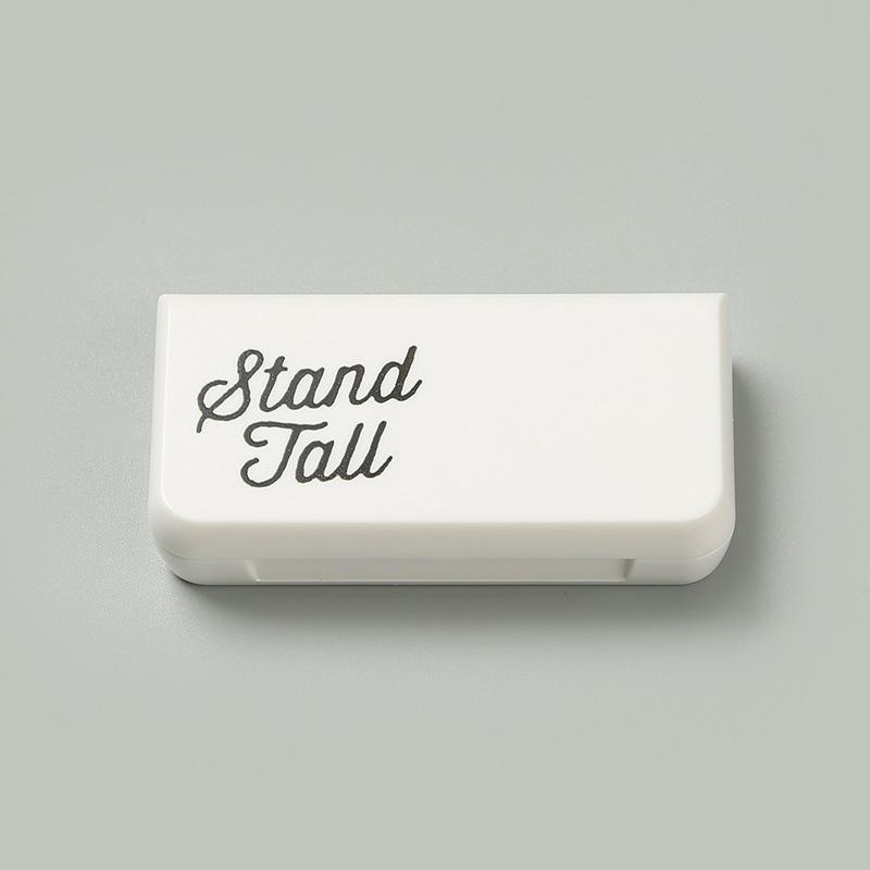 

1 шт. Мини-коробки для хранения лекарств с буквами, Модные, Маленькие, Свежие, С тремя отделениями, Отдельная таблетница, Компактный органайзер для лекарств, Герметичный кейс