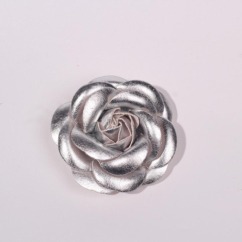 

Шкіряні Брошки-Камелії Для Жінок Елегантні Великі Квіткові Шпильки Пряжка для Шарфа Прикраси Аксесуари для Пальта Брошка срібний