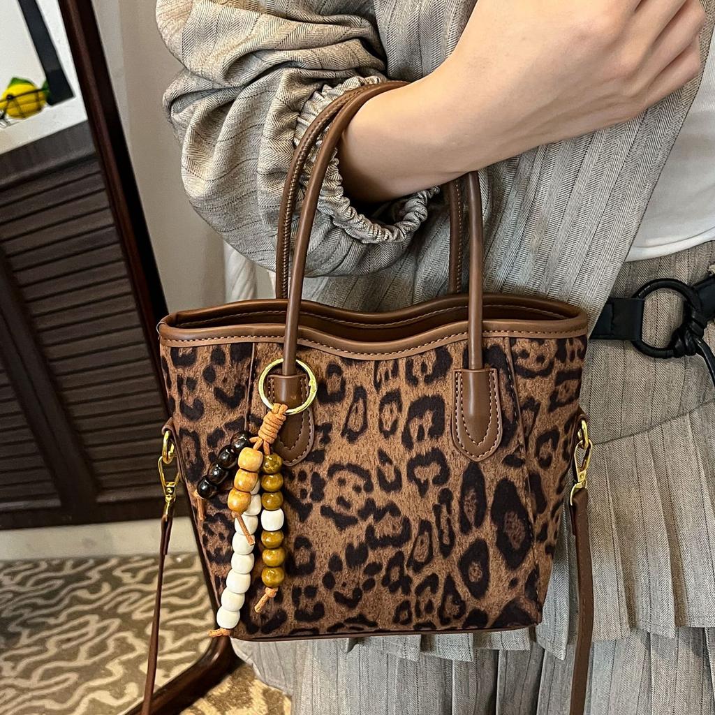 Premium Sense Portable Bucket Bag Women 2025 Autumn and Winter New Versatile Tote Bag Popular Shoulder Bag Retro Messenger Bag