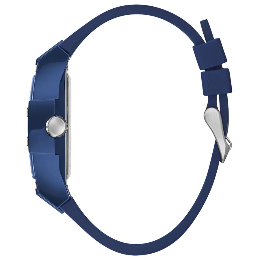 Męski wielofunkcyjny zegarek kwarcowy, z niebieską tarczą i chowanym paskiem. Zegarek w stylu casual. Model: GW0203G7.