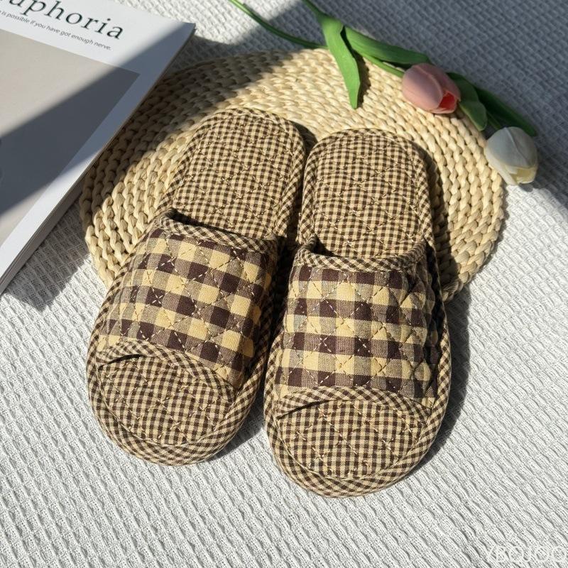 Fashion Indoor soft soled home shoes fabric slippers for couples anti slip breathable men's women's slippers for indoor home use