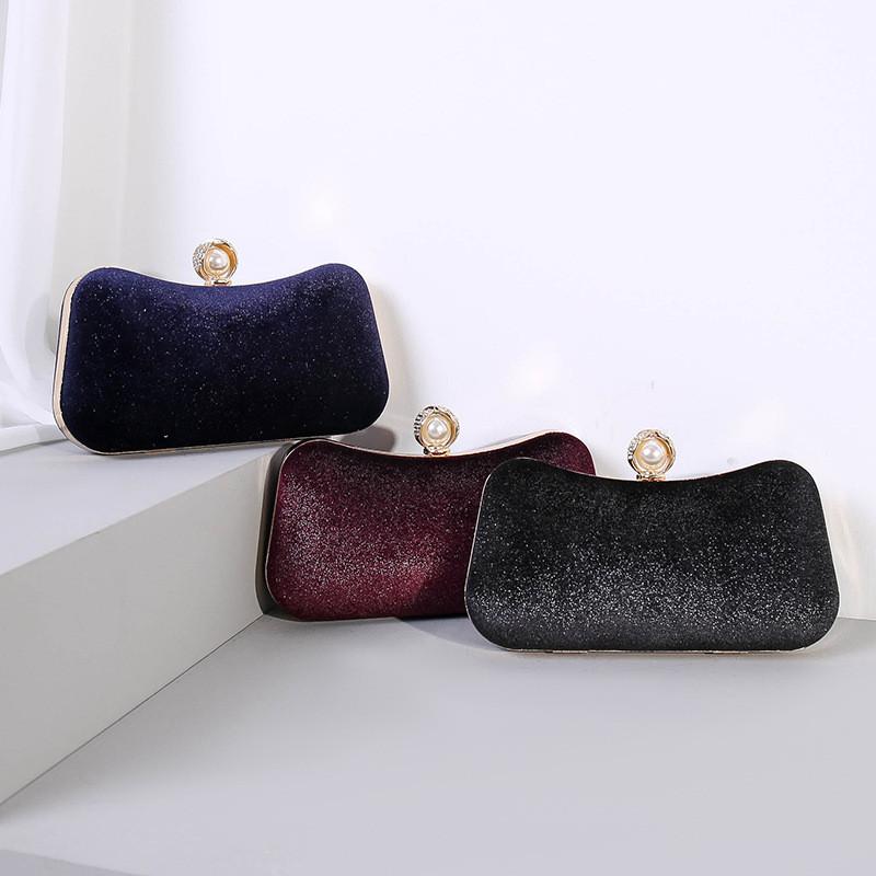 Samt-Handtasche mit Goldfolien-Verzierungen für Abendgarderobe und formelle Anlässe