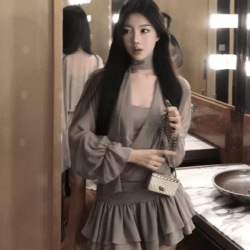 New Black Streamer V-neck Long-sleeved Dress for Women's Early Autumn Thin High-waisted Skirt