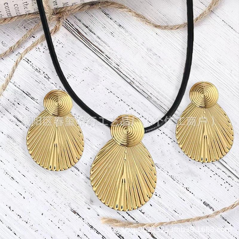 Wind New Geometric Splicing Shell Stud Earrings Necklace Jewelry Set Fashionable Simple Design Versatile Woman