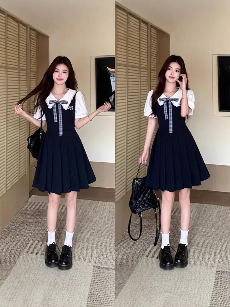 

Plus Size Women s Two-Piece Style College Dress with Short Sleeves and Pleated Skirt XL