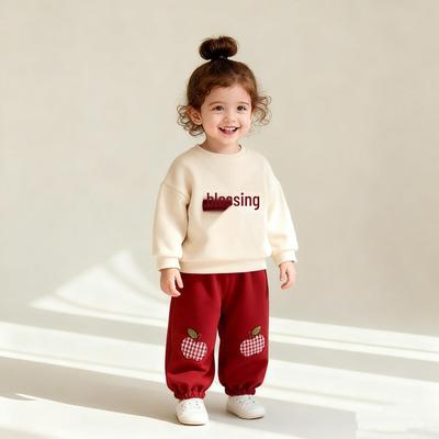 Mädchen Modischer Pullover mit Hasenapplikation & Apfel-Sweathose Set