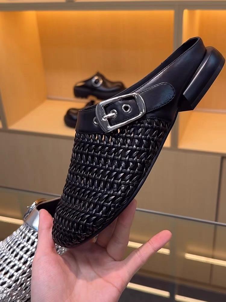 Fashion Mules Luxury Woven Slippers Women Shoes Round Toe Metal Buckle Casual Style Lazy Outside Wearing Women's Sandals Women Flats