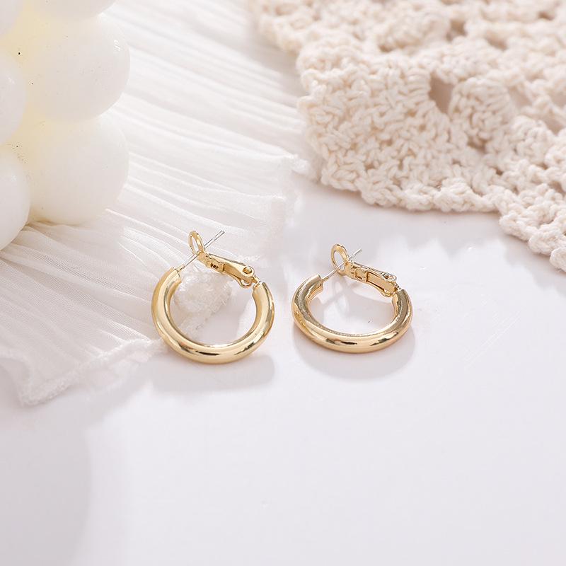 Minimalist Silver Hoop Earrings for Women - Elegant, Simple, and Trendy Round Design with 925 Silver Needle.