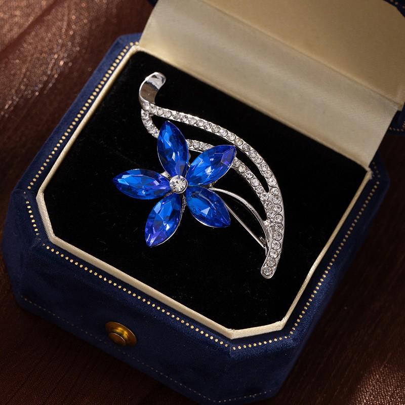 Elegant Korean Rhinestone Blue Crystal Flower Brooch Scarf Buckle - Exquisite Anti-Exposure Clothing Accessory