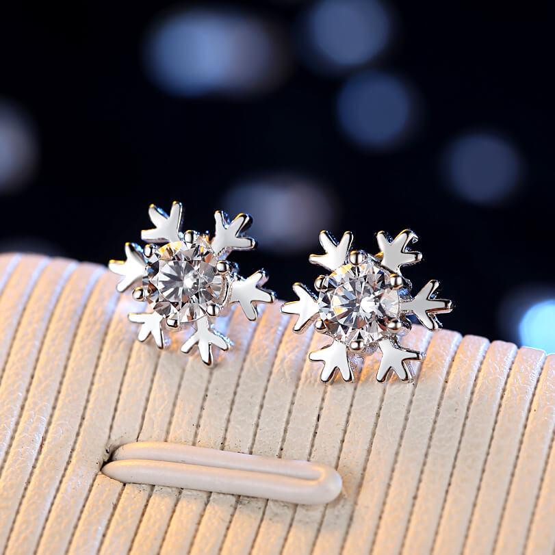 S925 Silver Korean Snowflake Zircon Stud Earrings for Women - Elegant, Simple Design, Ideal Christmas Gift.