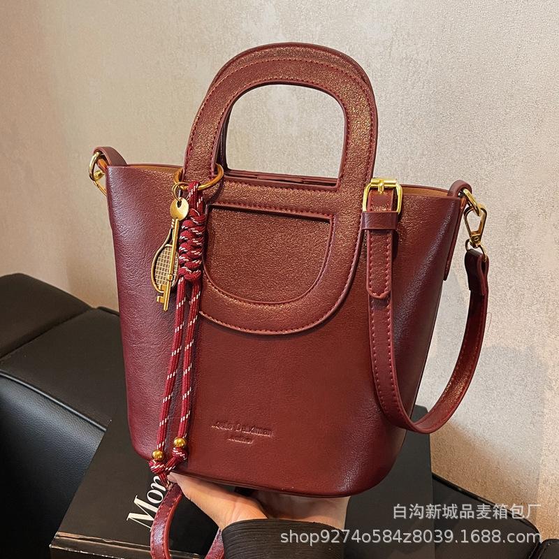 Premium texture fashionable versatile portable small bag women's 2025 new trendy retro versatile shoulder messenger bucket bag