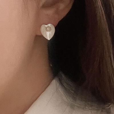 Objet213 Natural Shell Heart Stud Earrings