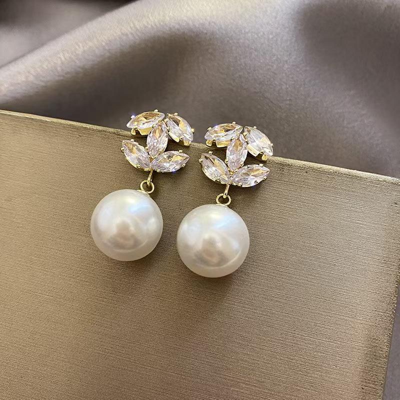 2025 Zircon Pearl Earrings: Elegant French-Inspired Luxury, Versatile and Fashionable for Women