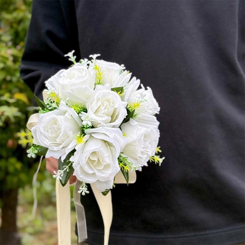 Brautstrauß Handgefertigt Hochzeitsdekoration Blumenkombination Rosenstrauß für eine elegante Jubiläumsfeier