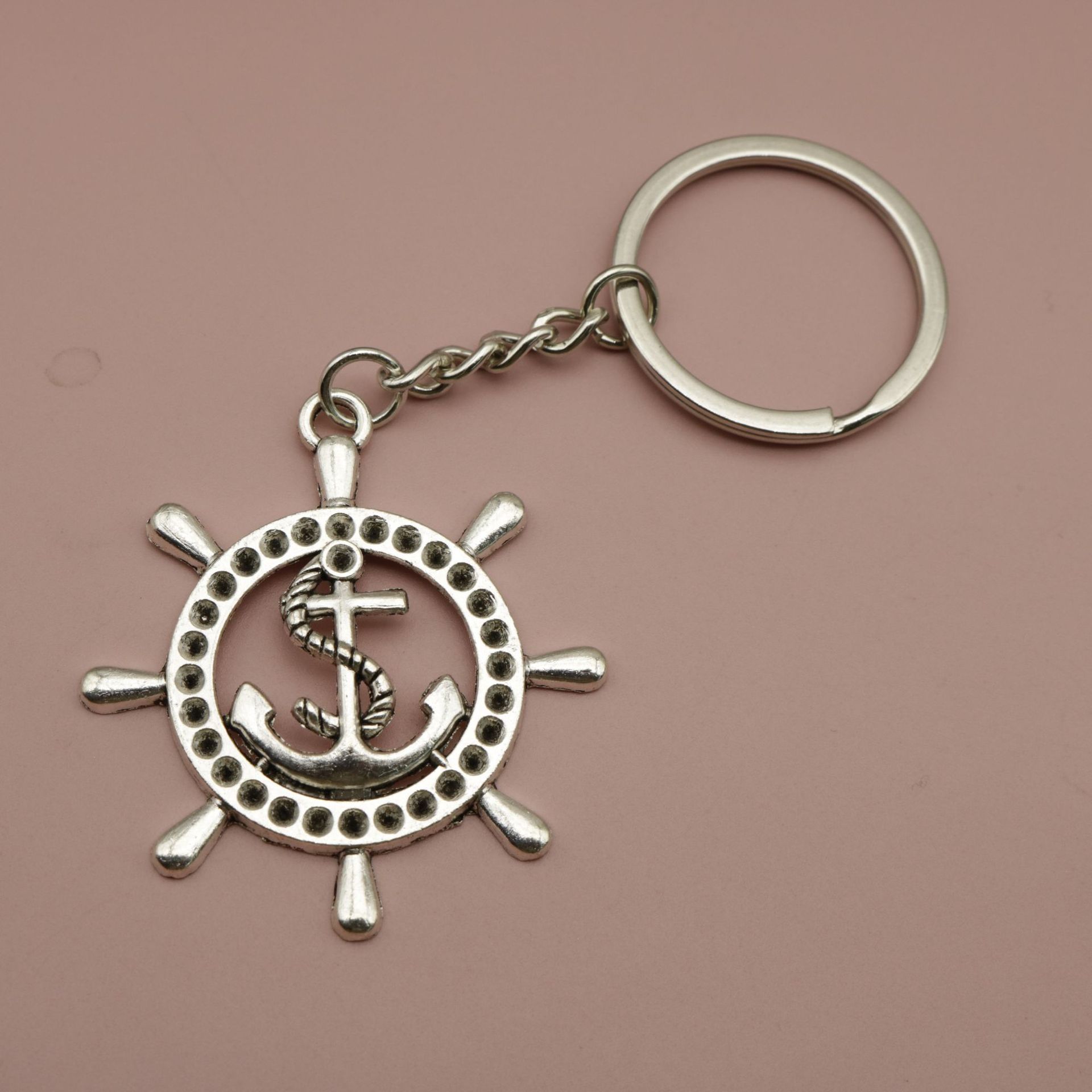 

Горячие продажи ювелирных изделий, простой кулон-брелок с корабельным якорем и рулем направления one size