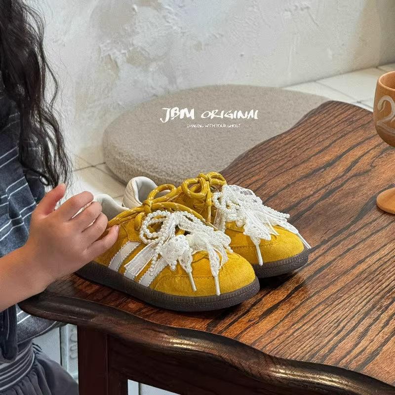 Korean Children's Casual Shoes Fashionable Retro Sports Shoes Lace Pearl Bow German Training Shoes