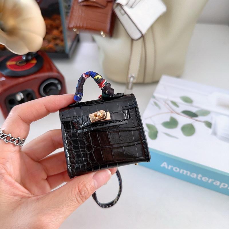 Mini Kelly bag pendant, crocodile pattern leather, cute miniature bag pendant, high-end car keychain, car pendant.