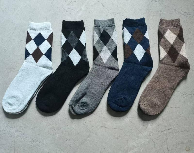 Men's Autumn/Winter Thick Warm Wool Mid-Calf Socks - Japanese Retro Ethnic Style, Small Diamond Pattern