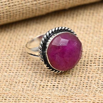 Facettierter Rubin-Edelstein, handgefertigter Ringschmuck aus massivem 925er Sterlingsilber