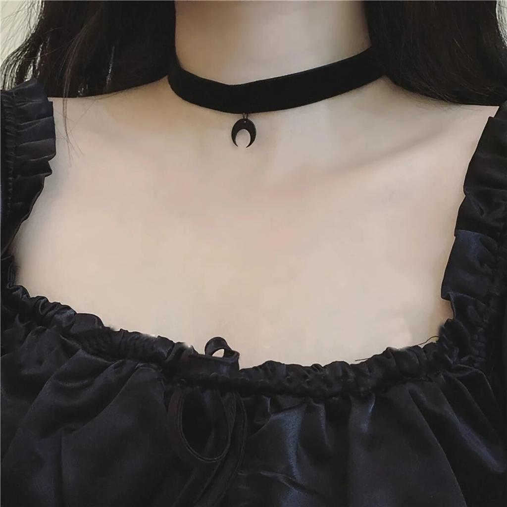 1 A Simple Dark Gothic Wind Velvet Belt Acrylic Crescent Moon Pendant Choker Necklace Neck Chain Collar Necklace Women Deserve T