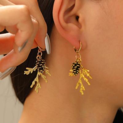 Retro Kiefernzapfen-Zweig Ohrringe - Silber & Gold Hänger, Europäisch-Amerikanische Herbst/Winter Mode für Frauen
