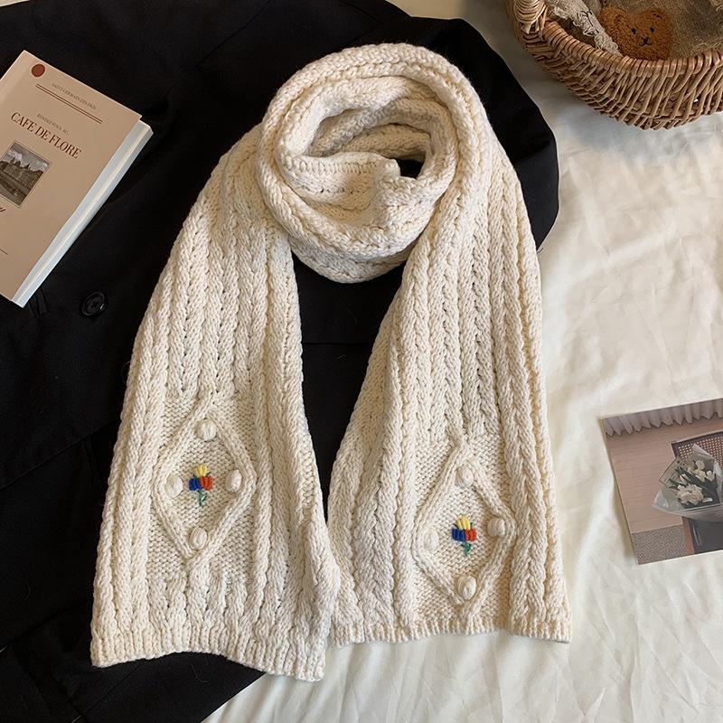 Retro Floral Embroidery Scarf - Women's Warm Knit Neck Gaiter for Autumn/Winter