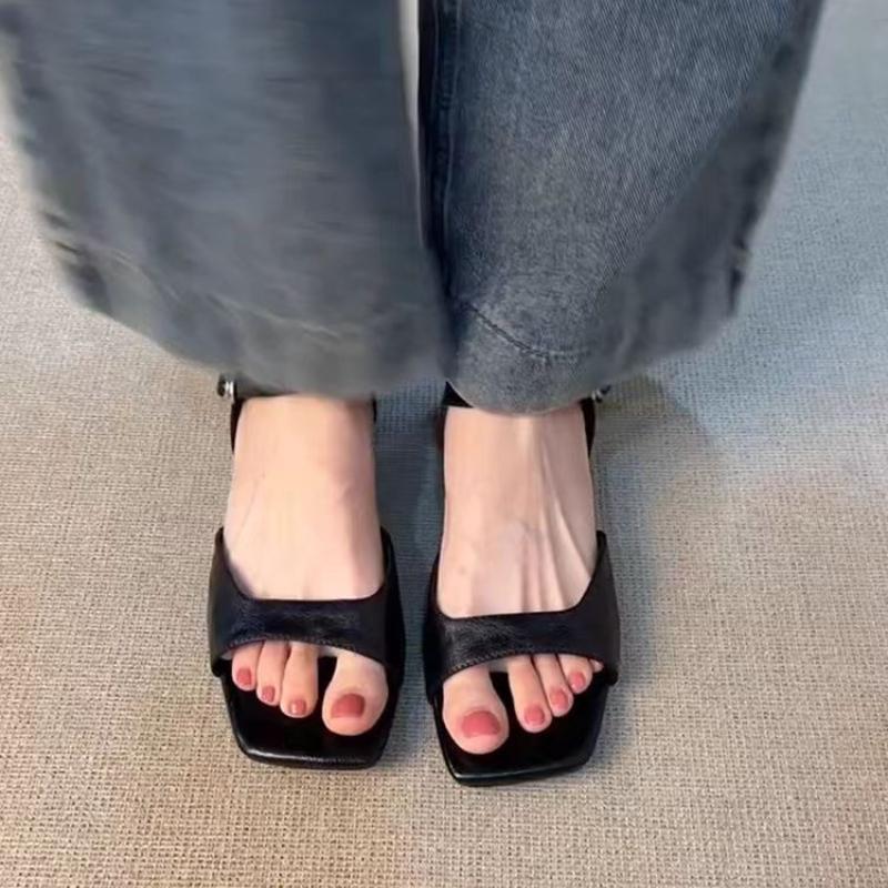 

Fashion French Retro One-word Buckle Sandals Women s Summer 2025 New Versatile Low-heeled Beautiful Roman Shoes Without Tiredness 35 чёрный