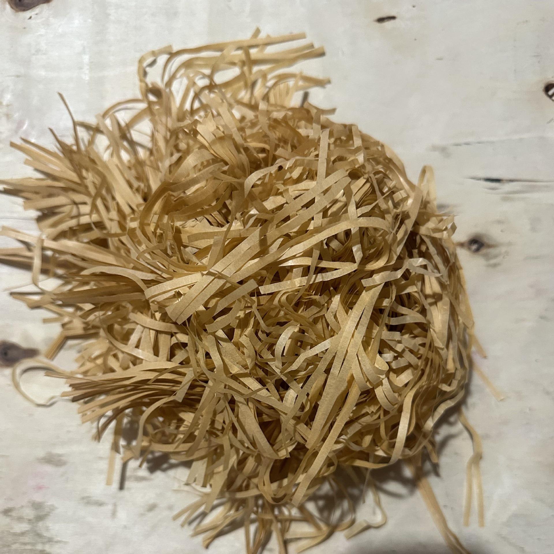 

Красный рафие наполнитель для подарочной коробки: Мятая измельченная бумага для дней рождения, свадеб, конфетных коробок и фруктовых подарков. 3 lbs Value Pack