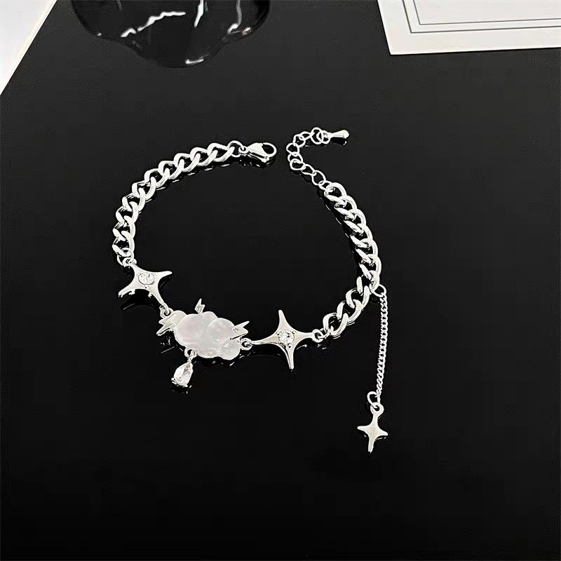 Trendy Lightning Cloud Bracelet for Women - Cool Summer Hip Hop Style, Light Luxury, High-End Niche Design Accessory.