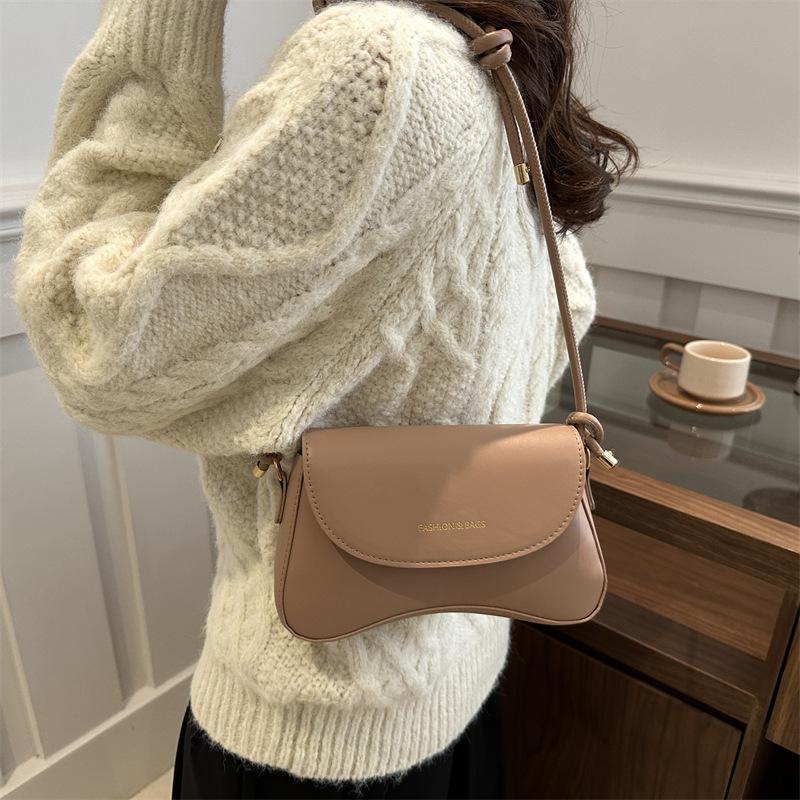 Premium saddle small square bag women's 2025 spring new fashion shoulder bag delivery messenger bag