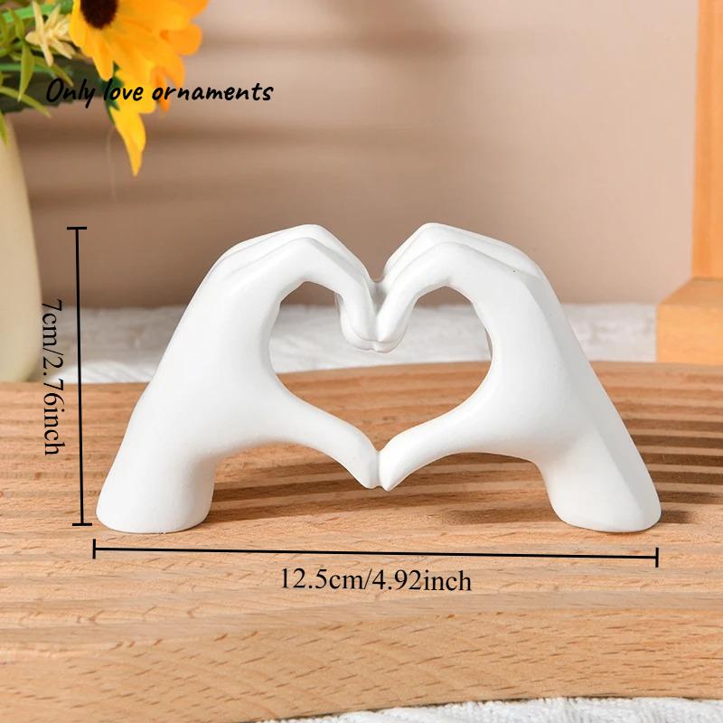 

Golden Heart Hands Sculpture Modern Art Love Gesture Statue for Home Living Room Decor & Valentine s Day Gift білий