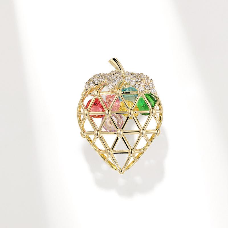 Fresh Zircon Strawberry Brooch: Colorful, Hollow-Out Fruit Corsage Pin - Fashion Clothing Accessory
