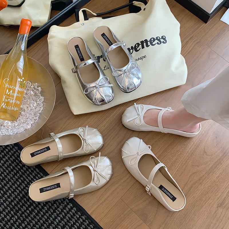 Französische silberne Taschenkopf-Halbschuhe Damen Sommerbekleidung 2025 neu einpedalig mit Rock flachsohlige Einzelschuhe coole Hausschuhe