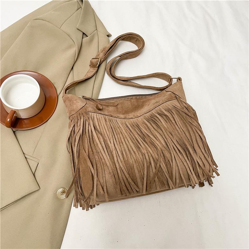 Brown Matte Design Bag 2025 Autumn New Women's Bag Bohemian Retro Versatile Messenger Bag Fringed Bag