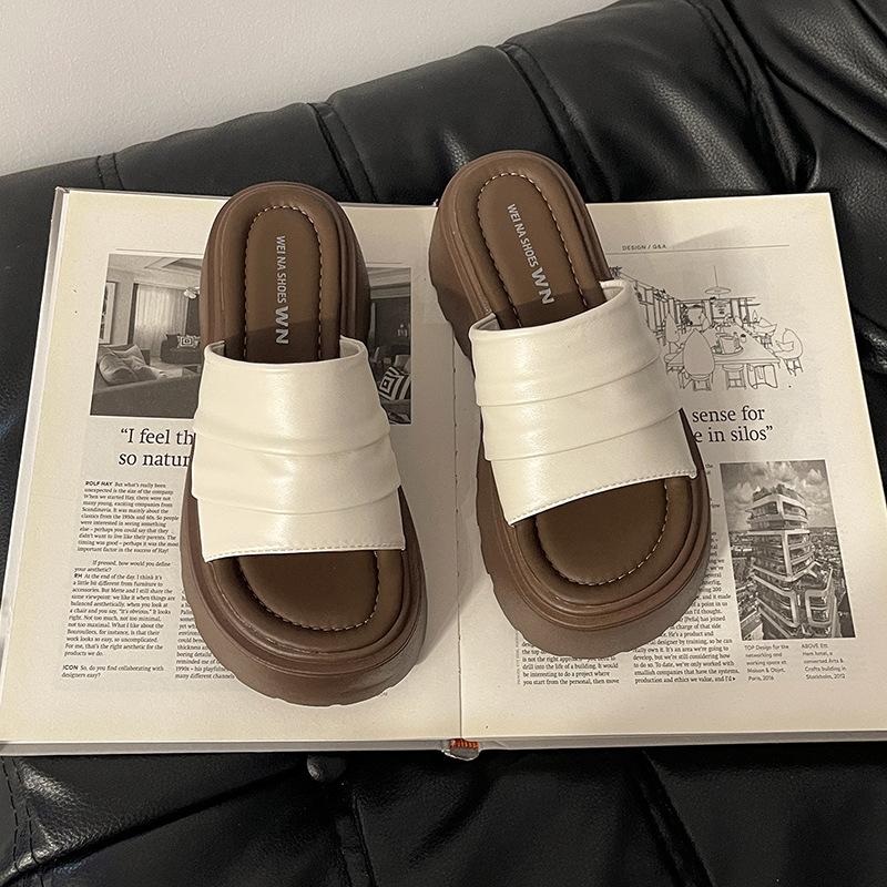 

Ретро маленький мужчина увеличивает рост для девушек, крутые шлепанцы на толстой подошве, летняя модная обувь, супер огонь, высококлассные сандалии с одной перемычкой 40 бежевый