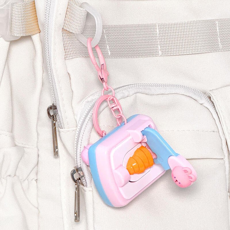 Carrot cutting keychain Carrot Cutting Keychain_Random