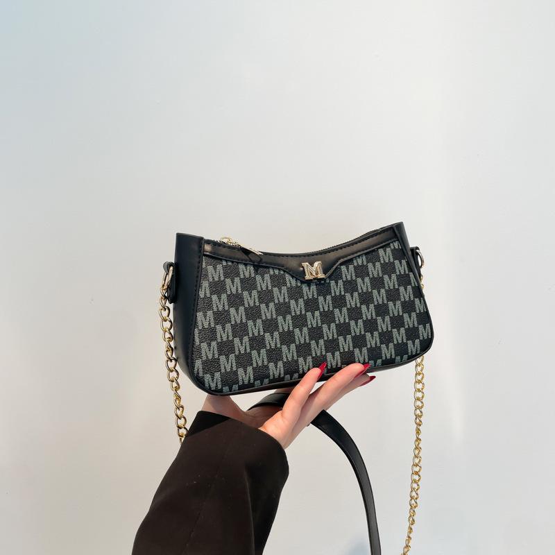 Super Fire Small Bag Women's 2025 New Trendy European and American Simple Letter Shoulder Bag Texture Commuter Small Square Bag Niche