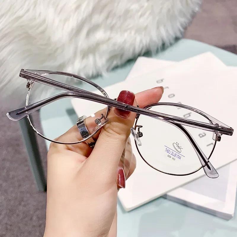 Luxury Pochromic Reading Glasses for Women Men Trendy Round Frame Presbyopia Men Unisex Anti-blue Far Sight Eyeglasses